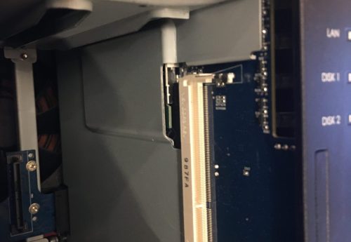 群晖218+ 如何添加安装8G内存条！