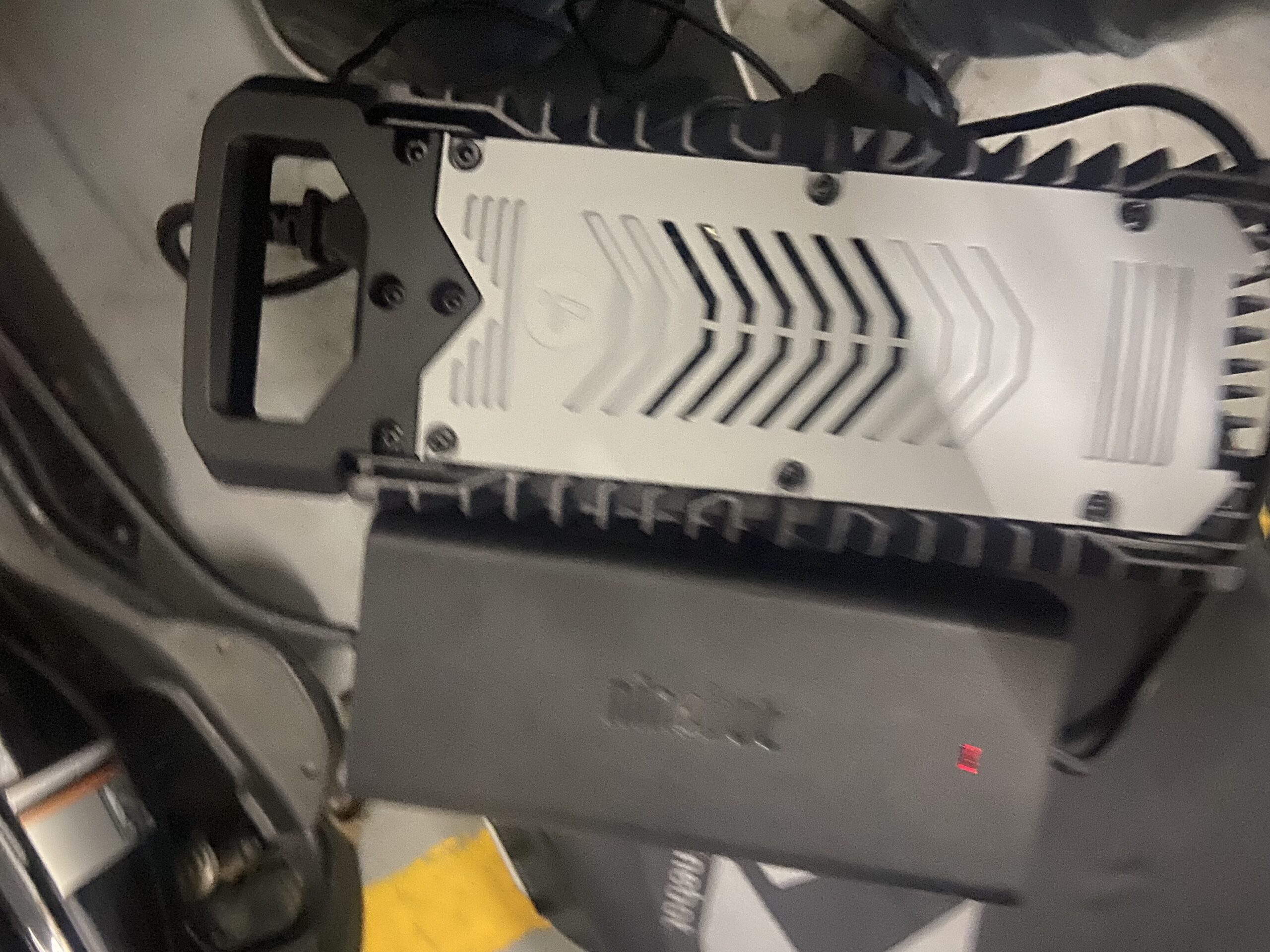 九号 20A 充电器