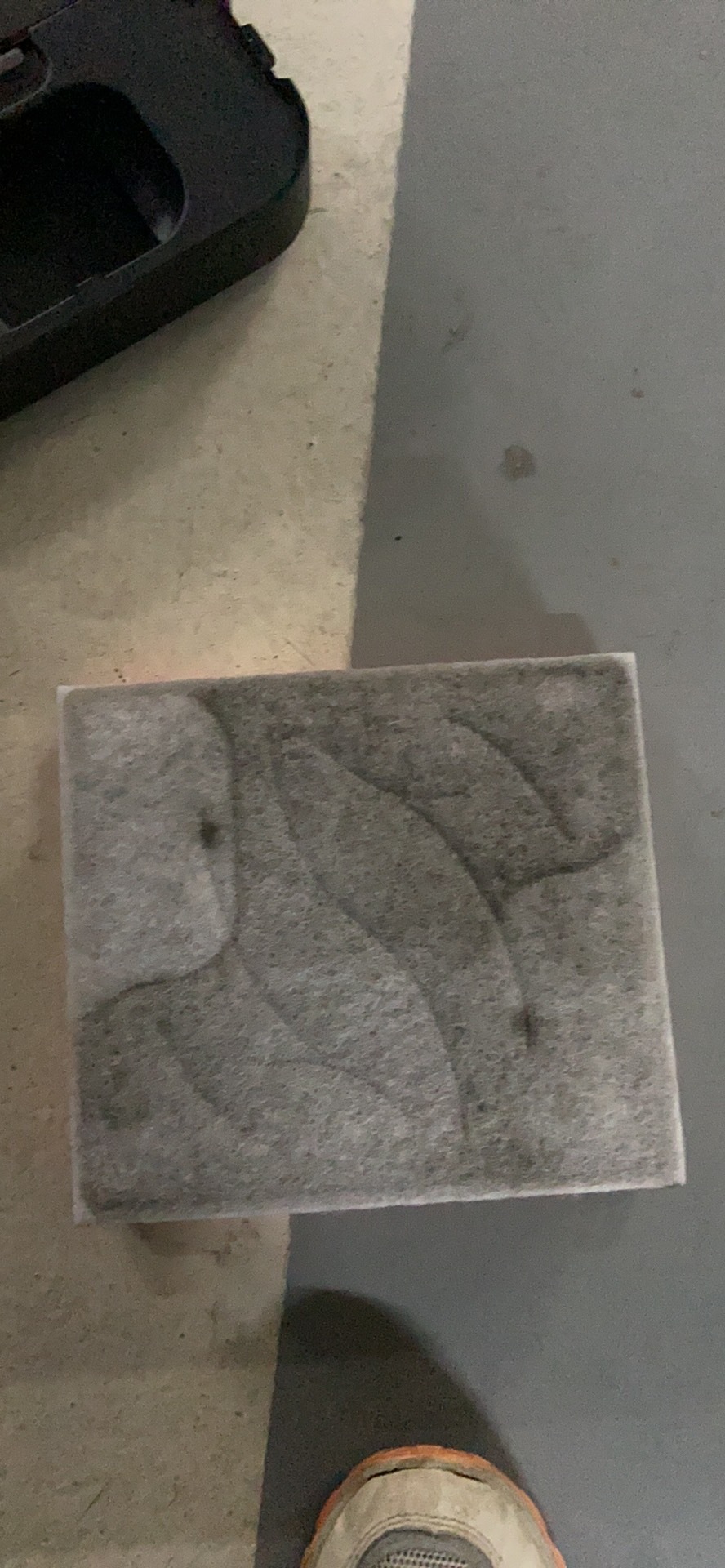 Jeep Freeman manually updates the air filter element